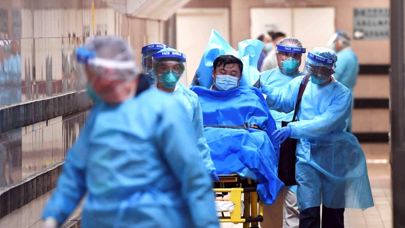 Hàng chục nhân viên y tế Trung Quốc bị nhiễm virus corona khi công tác