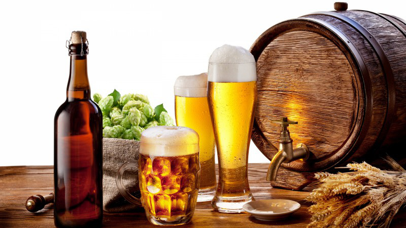 Uống nhiều rượu bia làm tăng tần suất cơn gút cấp