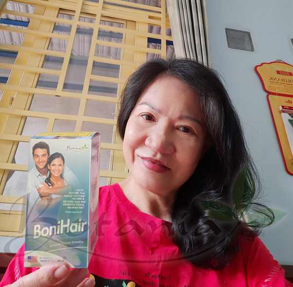 Hồ Chí Minh: Tóc rụng như trút và bí quyết của người phụ nữ 65 tuổi