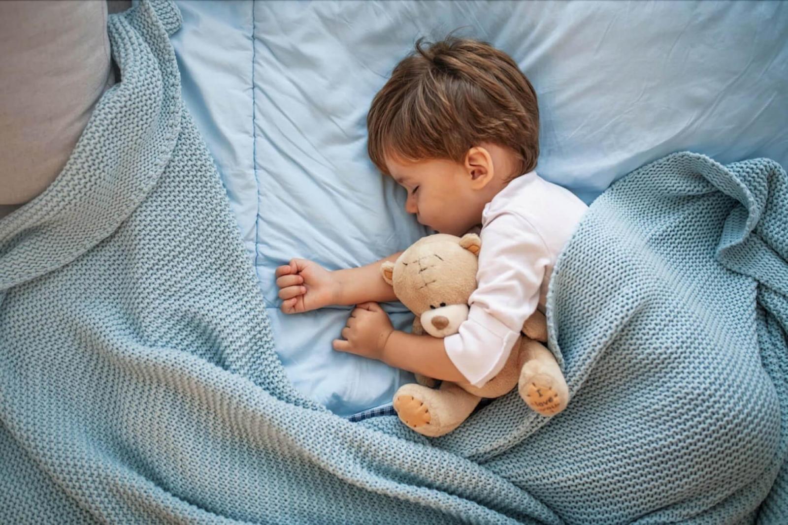 Tập cho bé thói quen ngủ đúng giờ đủ giấc