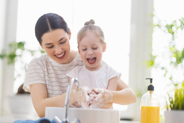 Tạo thói quen rửa tay cho trẻ trước khi ăn để phòng ngừa tiêu chảy