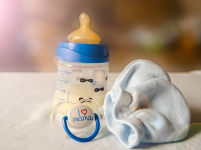 Sữa non là nguồn cung cấp kháng thể quý giá cho bé