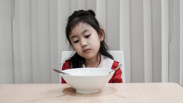 Vì sao con bạn biếng ăn chậm lớn?