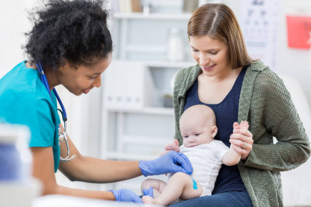 Tiêm vắc-xin đầy đủ giúp bé phòng tránh các bệnh lý nguy hiểm