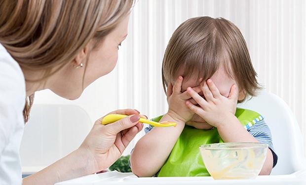 Ép con ăn bằng mọi giá - Sai lầm gây ra những hậu quả nghiêm trọng cho trẻ