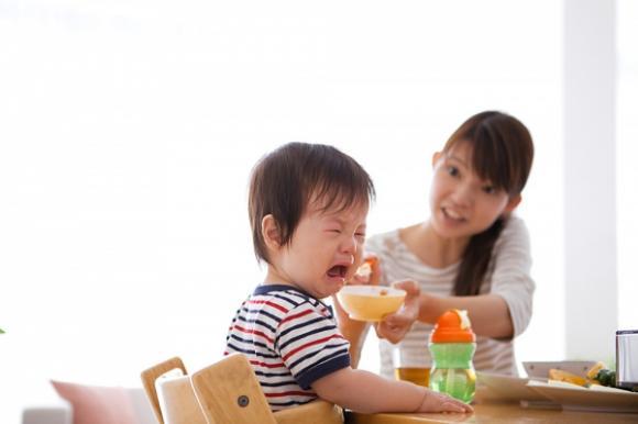 Quát nạt, ép con ăn khiến tình trạng trẻ biếng ăn trầm trọng thêm