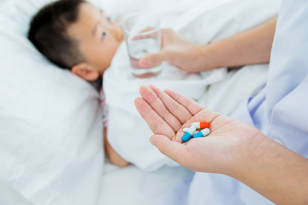 Thuốc kháng sinh có rất nhiều tác hại nếu không cho trẻ dùng đúng cách