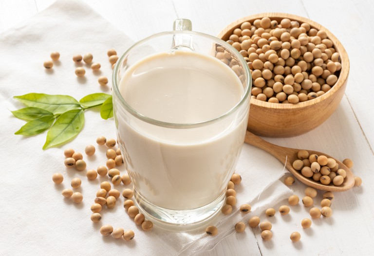 Người bệnh phì đại tuyến tiền liệt nên hạn chế sử dụng sữa béo, sữa đậu nành