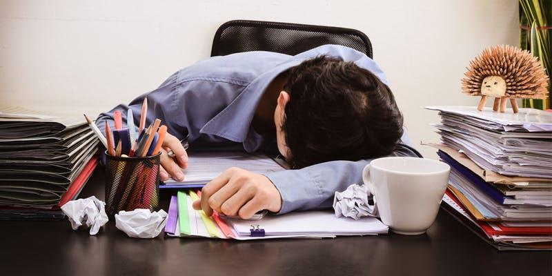Bí tiểu gây mất ngủ làm giảm hiệu quả công việc