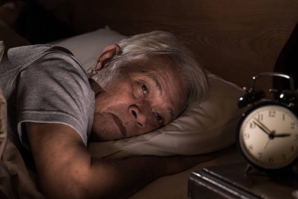 Tiểu đêm nhiều lần ở nam giới gây mất ngủ, kéo theo nhiều hệ lụy sức khỏe khác