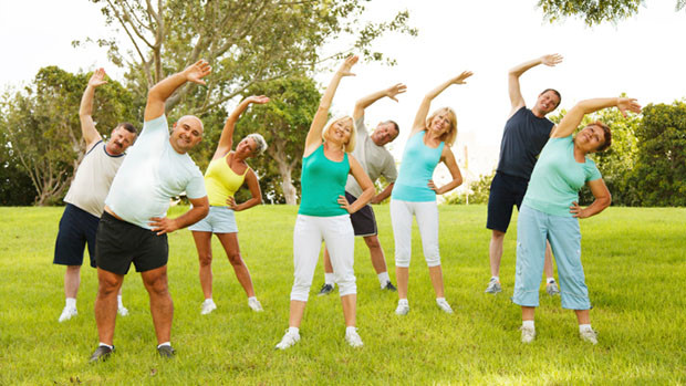 Người cao tuổi nên luyện tập thể dục nhẹ nhàng, đều đặn mỗi ngày