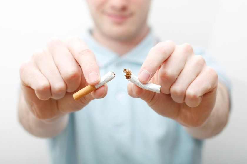 Nam giới nên từ bỏ thói quen hút thuốc lá càng sớm càng tốt