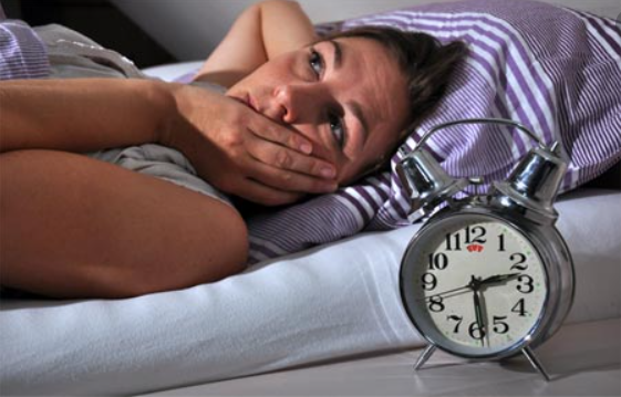 Nguyên nhân khó đi vào giấc ngủ là gì? Giải pháp cải thiện ra sao?