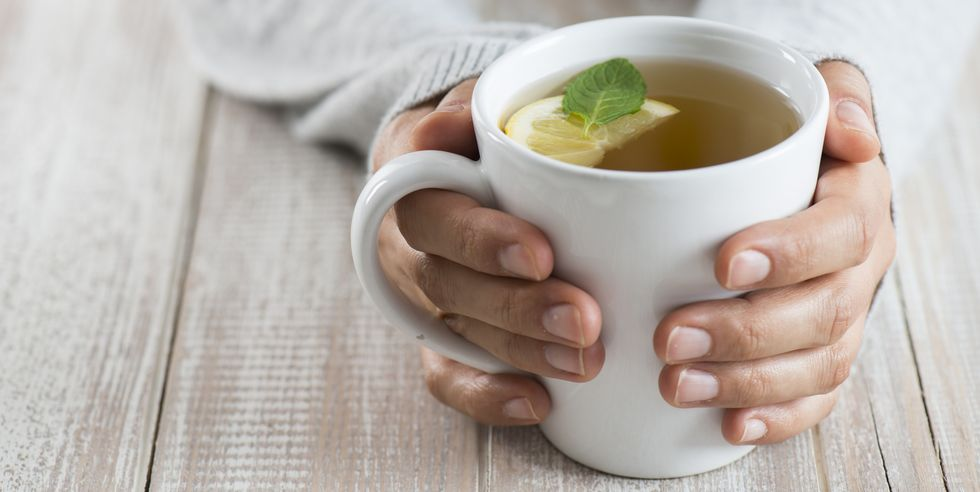 Khó ngủ uống gì? 5 loại trà thảo dược giúp ngủ ngon hiệu quả