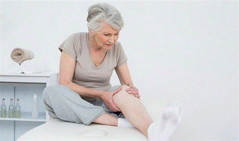 Người già có nguy cơ cao mắc suy giãn tĩnh mạch chân