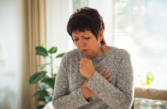 Ho, tức ngực, khó thở có thể là biểu hiện của ung thư phổi