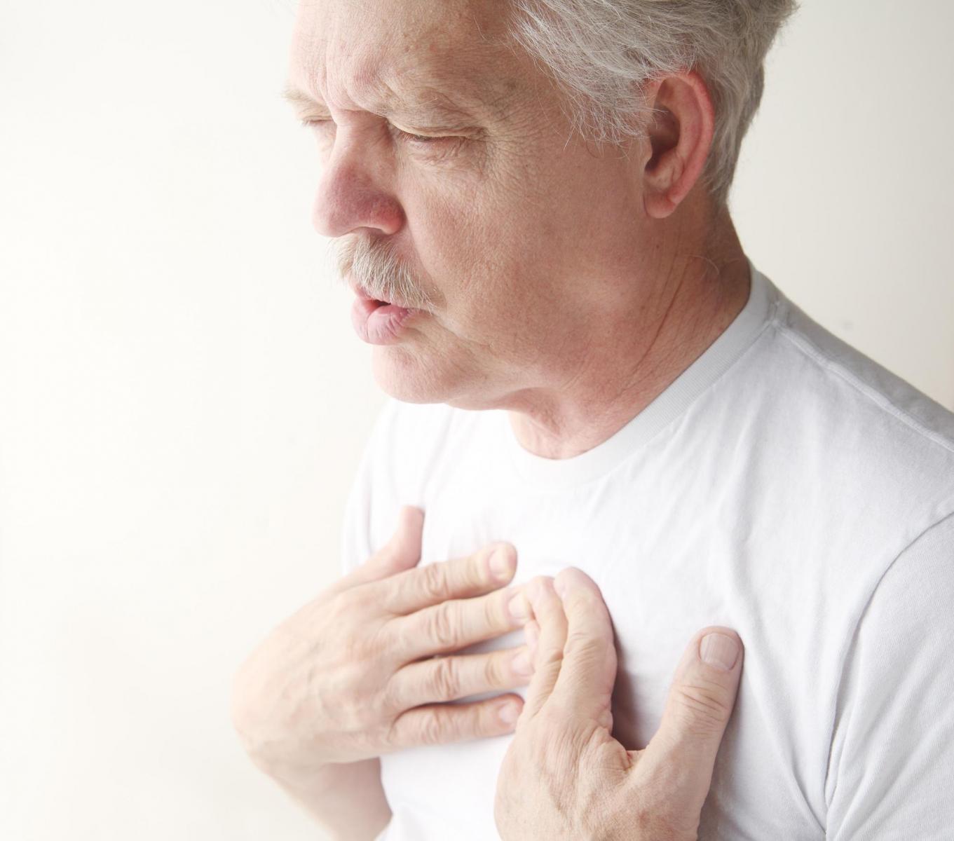 Khó thở là triệu chứng thường đi cùng với thở khò khè