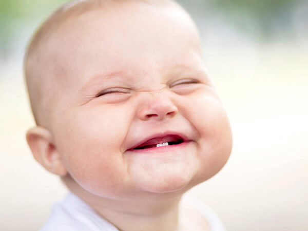 Hỏi: Các biện pháp giúp bé sớm vượt qua giai đoạn mọc răng?