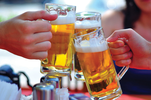 Hạn chế uống rượu bia, kiêng tuyệt đối trong đợt cấp của viêm đại tràng mãn tính