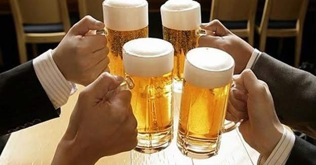 Sử dụng rượu bia nhiều gây ra tình trạng viêm đại tràng đi ngoài ra máu