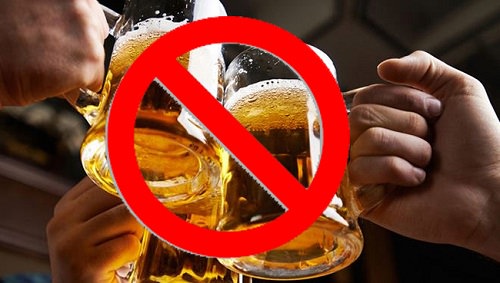 Người bệnh không nên uống rượu bia hay dùng chất kích thích
