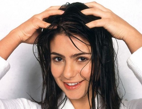15 lý do khiến tóc dầu và nhờn