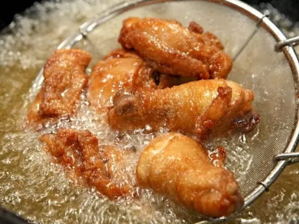 Người bệnh gút nên kiêng thức ăn nhiều dầu mỡ