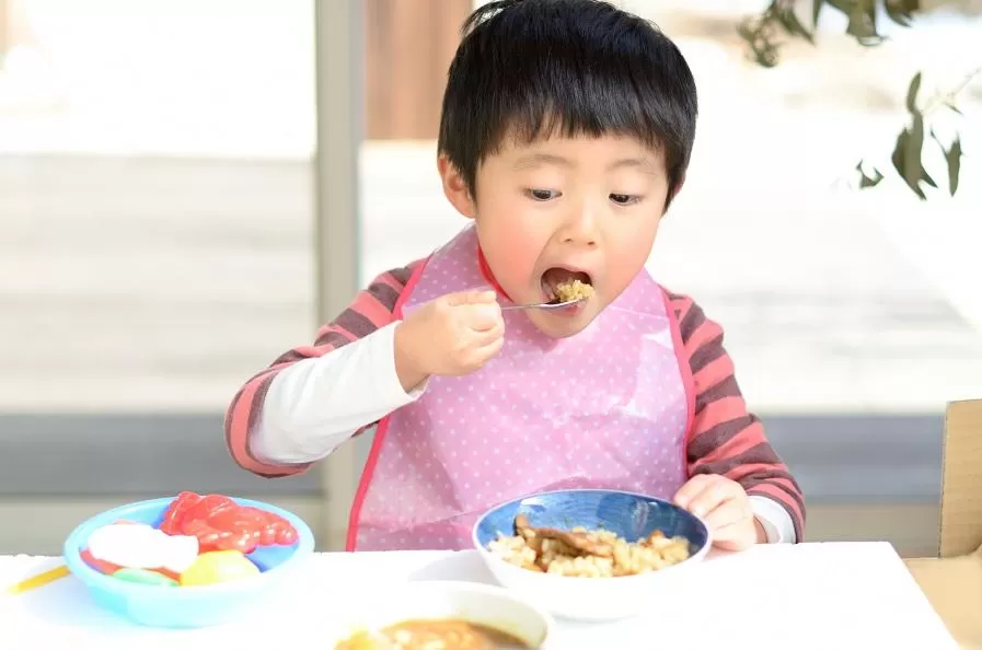 Trẻ ăn nhiều không tăng cân phải làm sao?