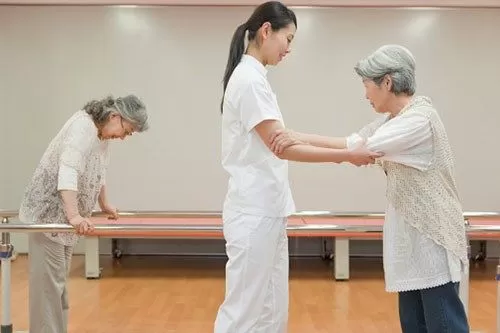 Bài tập phục hồi chức năng cho người tai biến mạch máu não