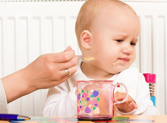 Trẻ mệt mỏi chán ăn sau khi hết sốt, khỏi ốm - Mẹ phải làm sao?
