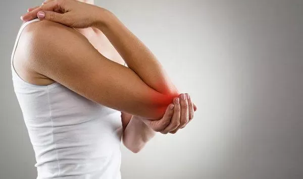 Bệnh Gout gây đau ở khớp chi trên
